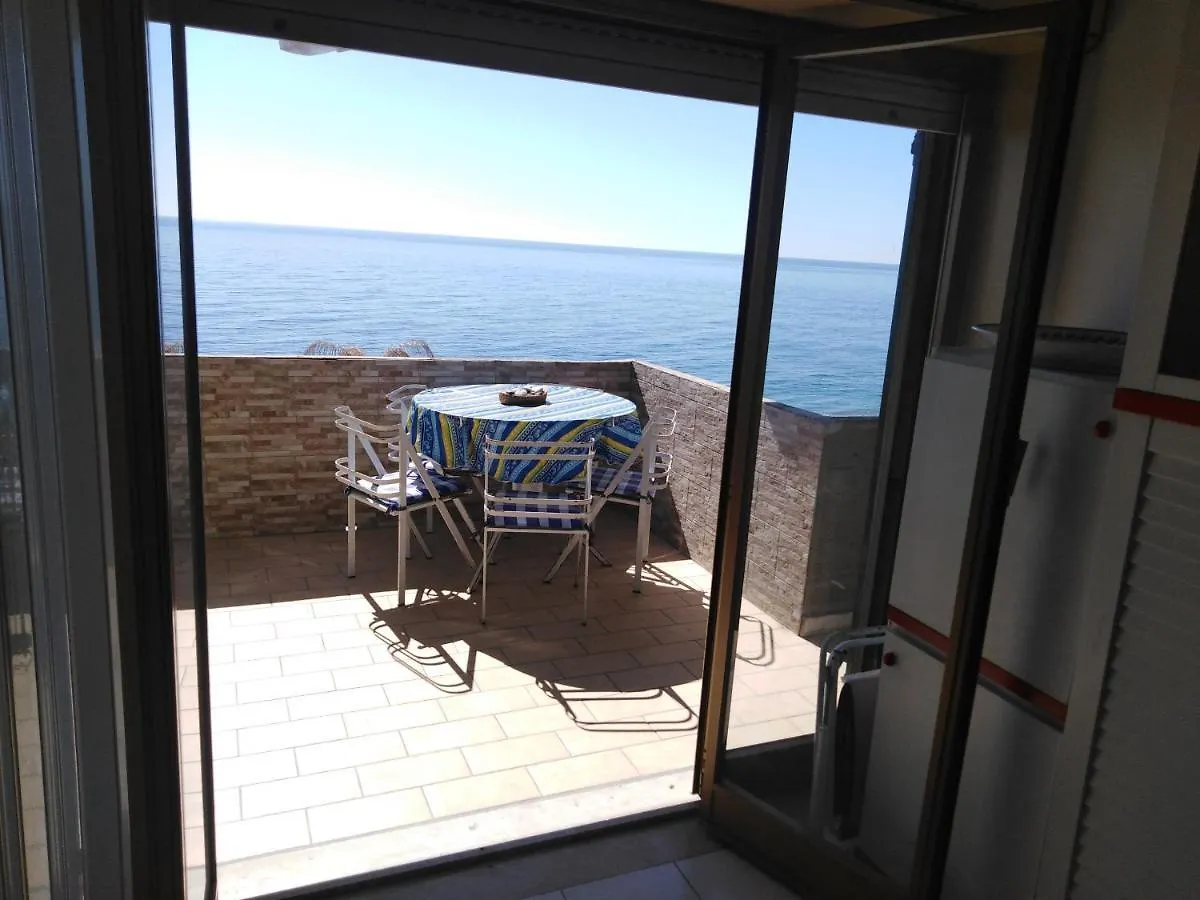 Terrace On The Sea Apartment Roccalumera